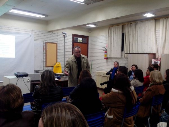 FORMAÇÃO CONTINUADA DE PROFESSORES - A Experimentação como Caminho Pedagógico