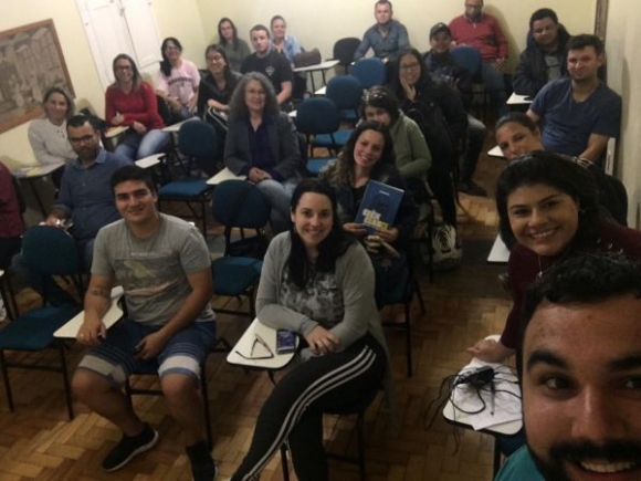 Acadêmicos Uniasselvi Fragata participam de palestra “Empreender é mais que fazer uma empresa”